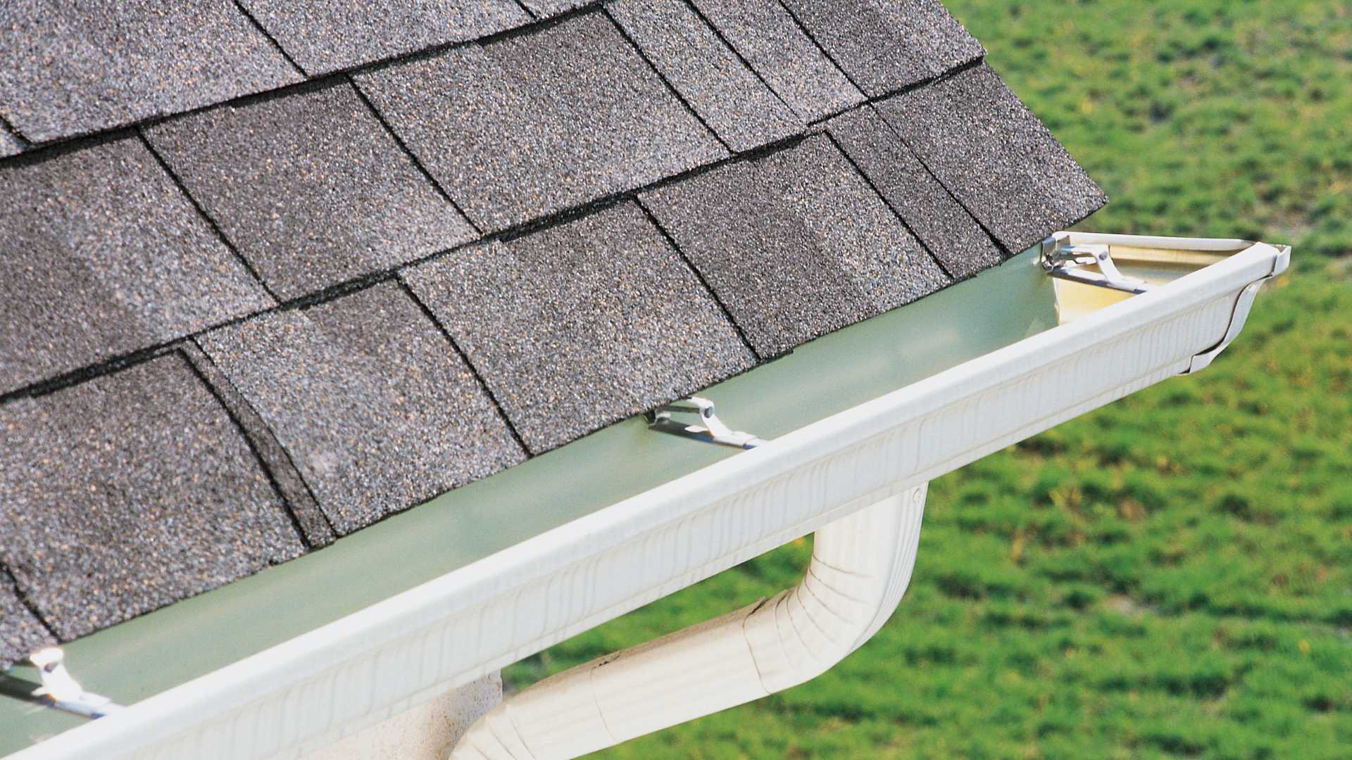 Eavestrough Installation – CAPOR Renovations (1)